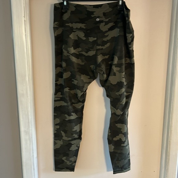 Lululemon align camo legging size 18 - Picture 2 of 4